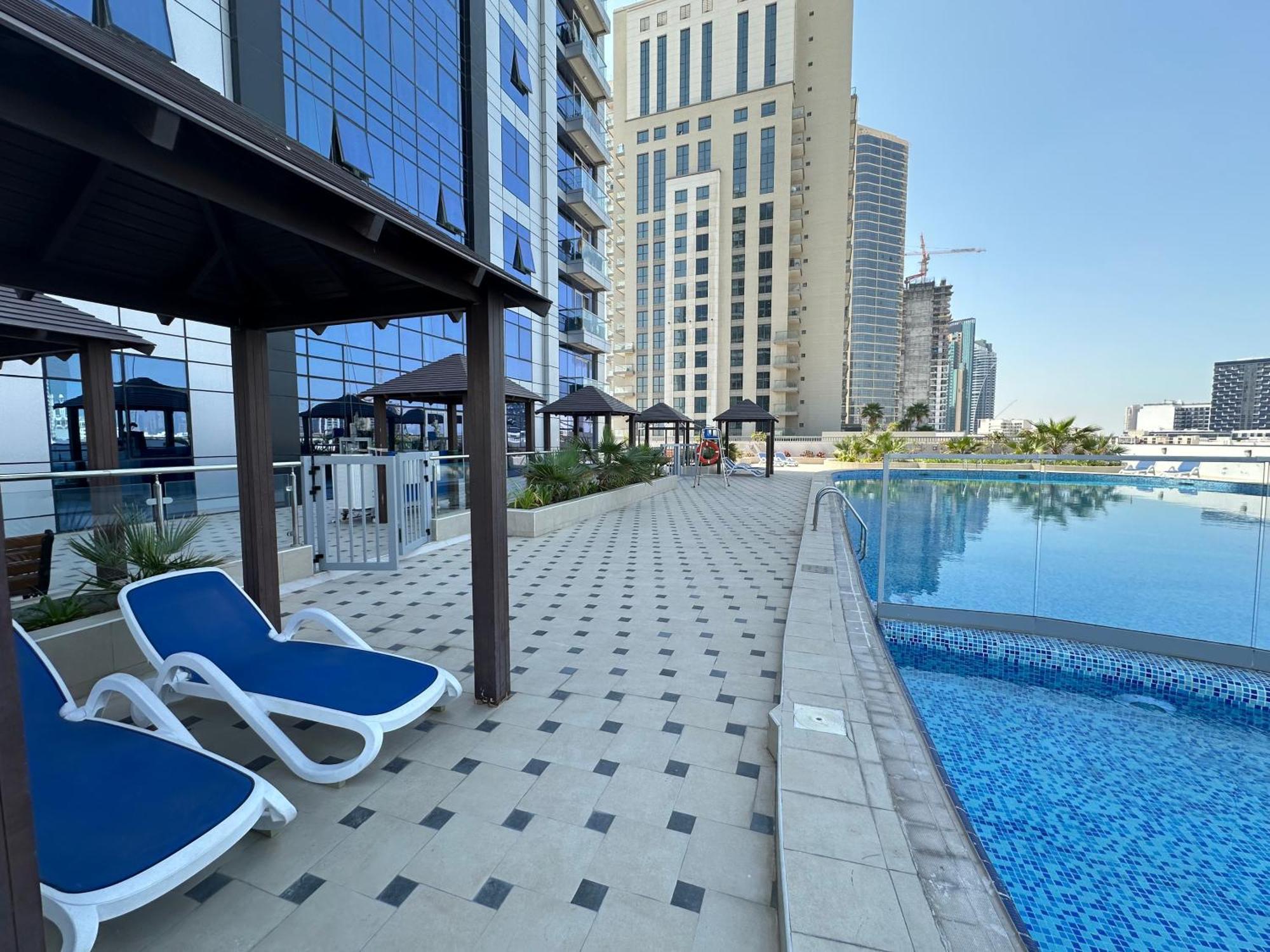 Luxurious And Spacious One Bedroom In The Heart Of *