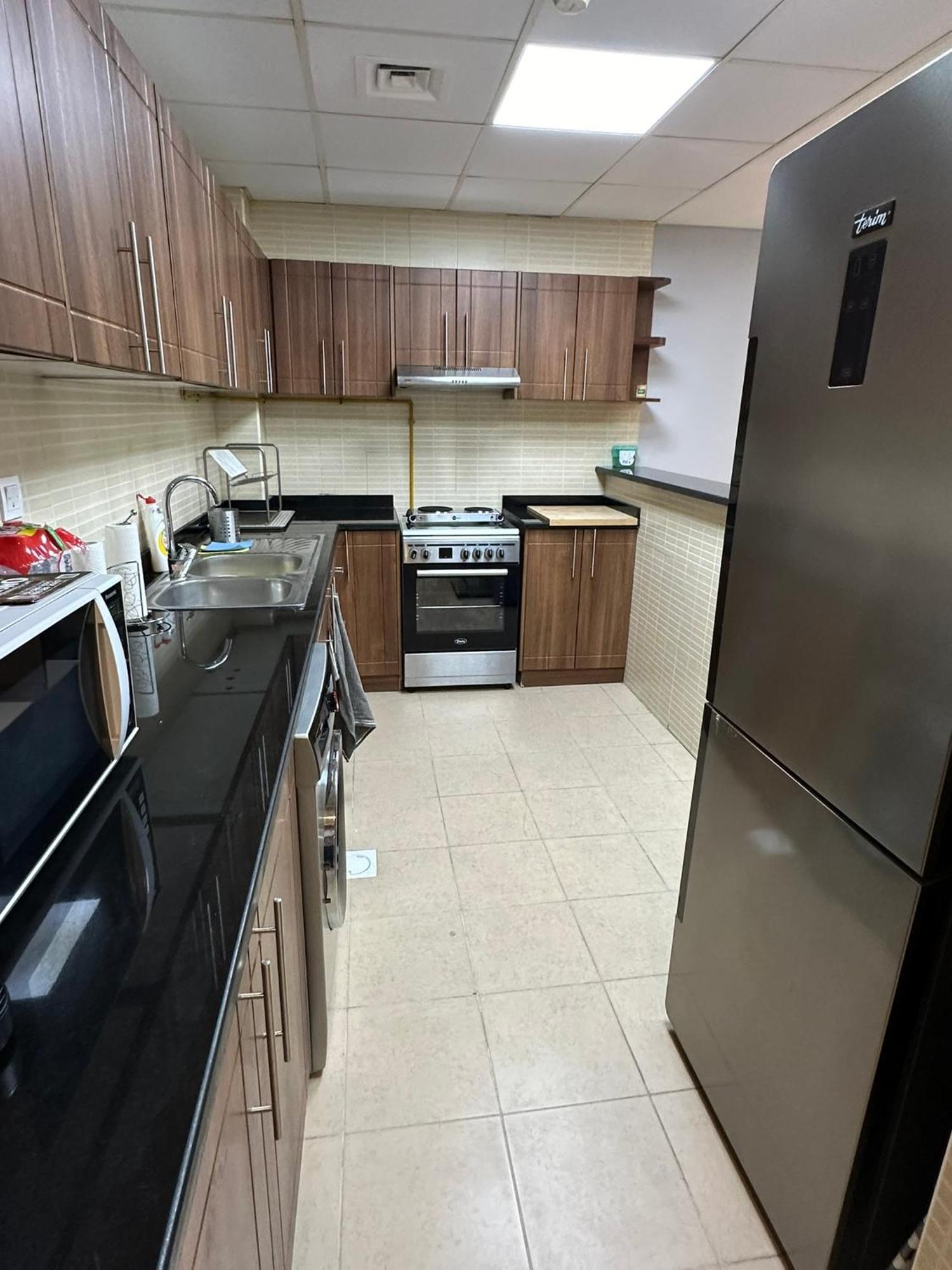 Luxurious And Spacious One Bedroom In The Heart Of Apartment *