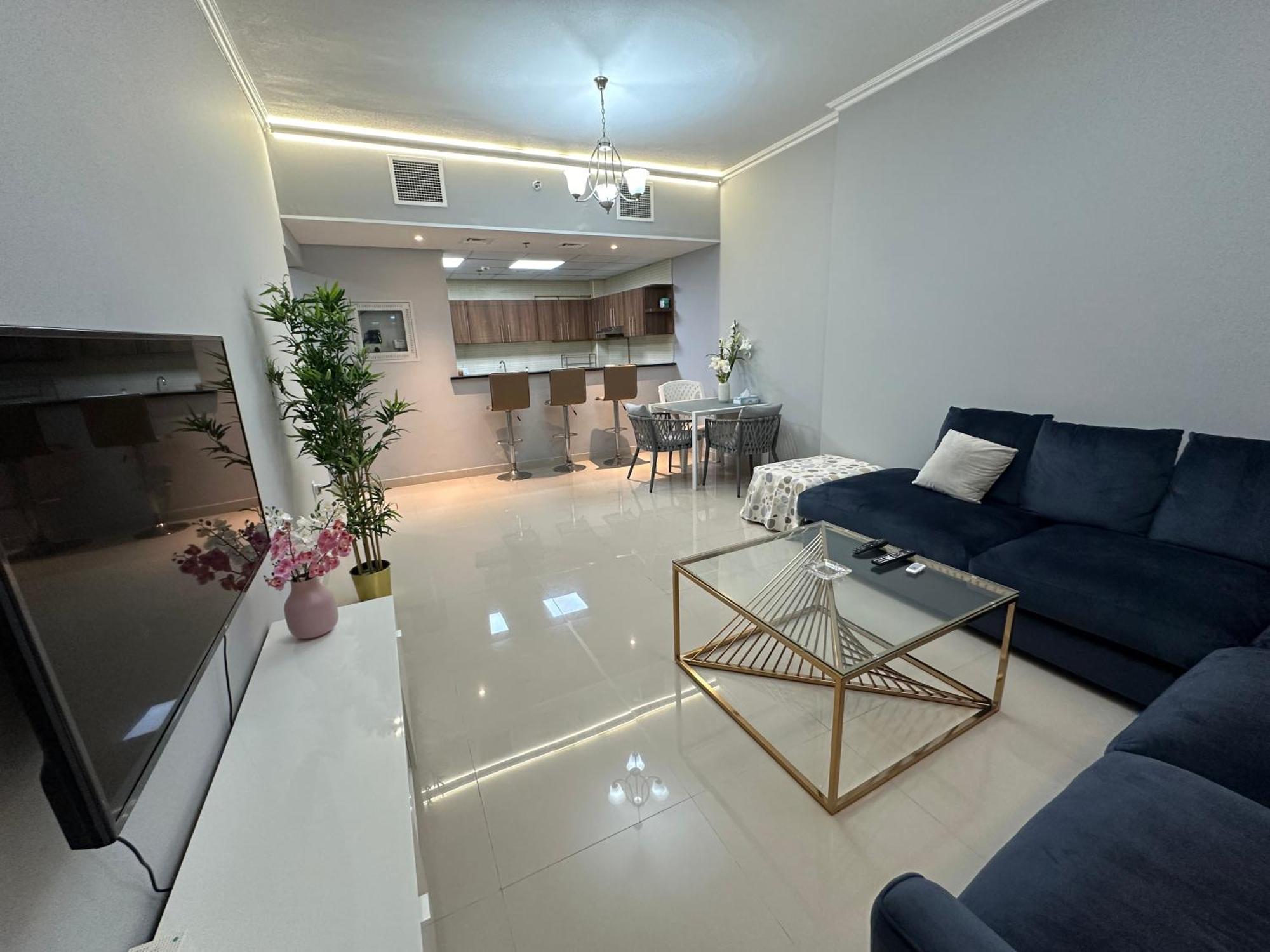 Luxurious And Spacious One Bedroom In The Heart Of Apartment