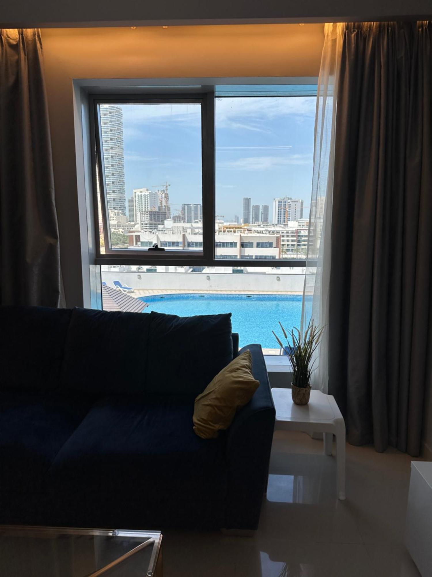 Apartment Luxurious And Spacious One Bedroom In The Heart Of *