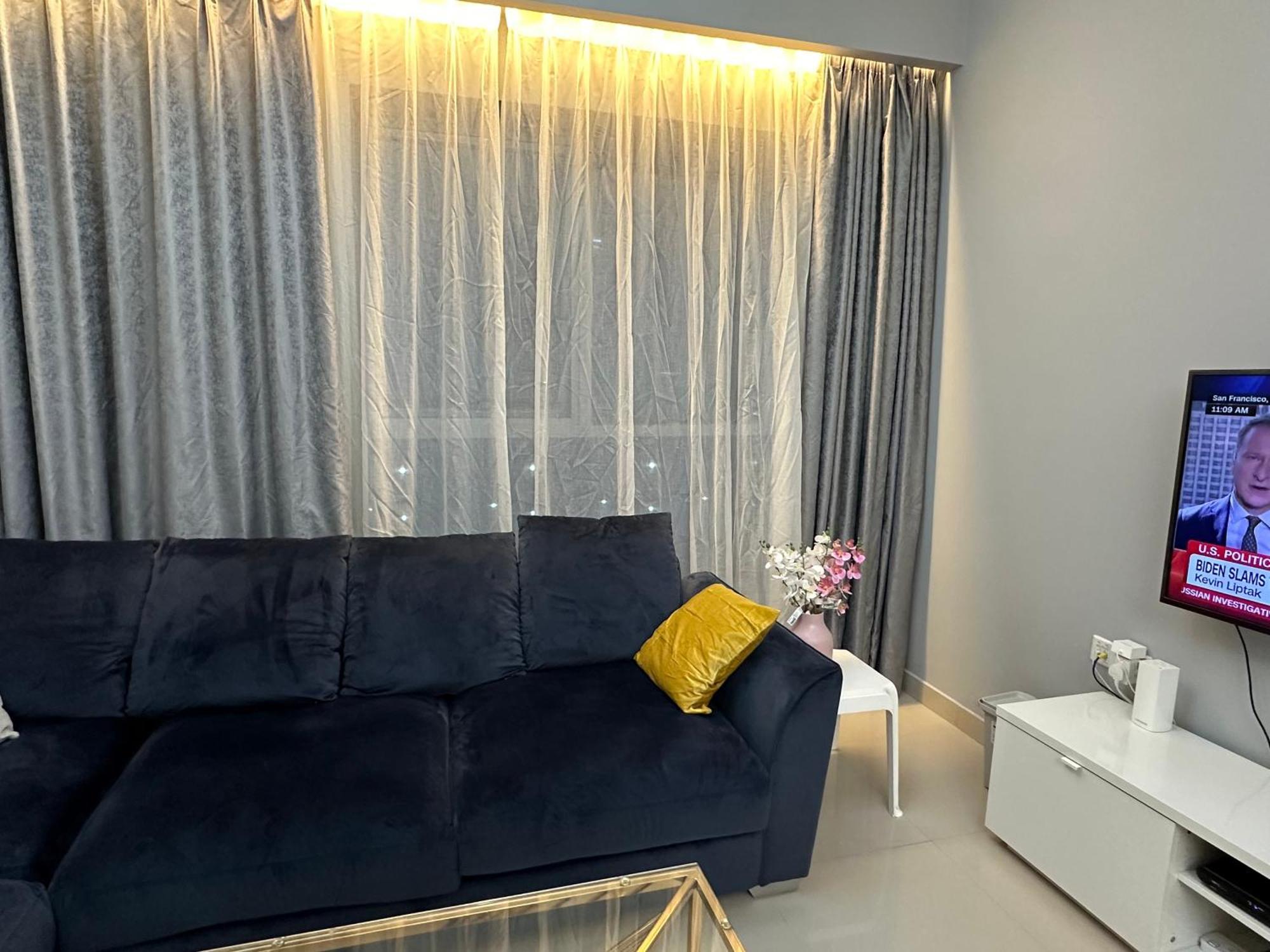 Luxurious And Spacious One Bedroom In The Heart Of Apartment *